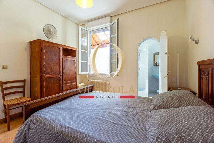 Image No.10-4 Bed House for sale