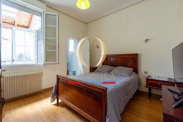 Image No.9-4 Bed House for sale