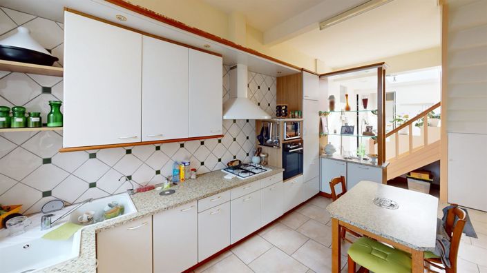 Image No.6-5 Bed House for sale