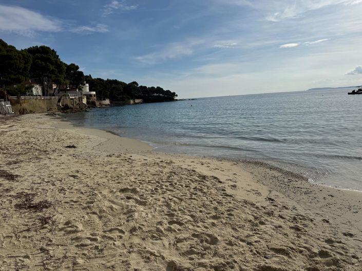 Image No.10-1 Bed Apartment for sale