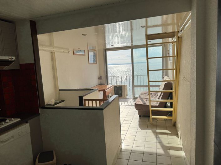 Image No.2-Appartement de 1 chambre à vendre à Le Lavandou