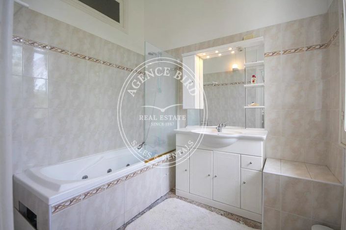 Image No.10-8 Bed House for sale