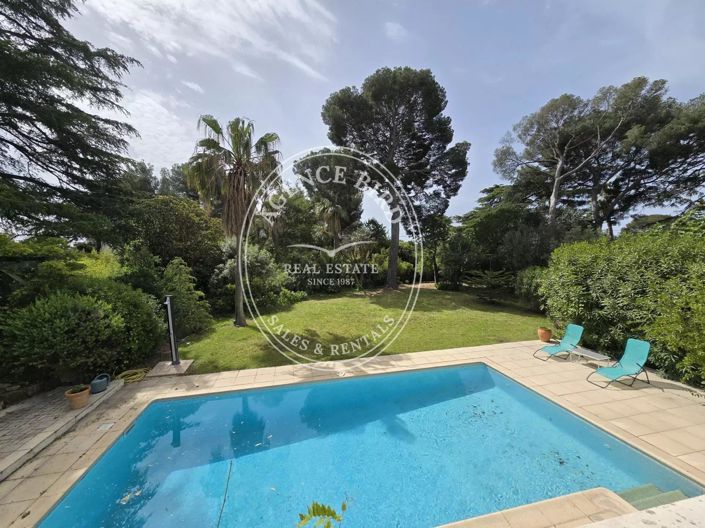 Image No.2-8 Bed House for sale