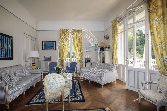 Image No.4-8 Bed House for sale