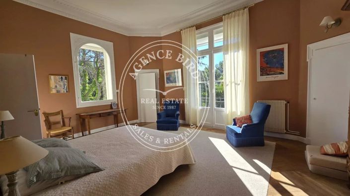 Image No.8-8 Bed House for sale