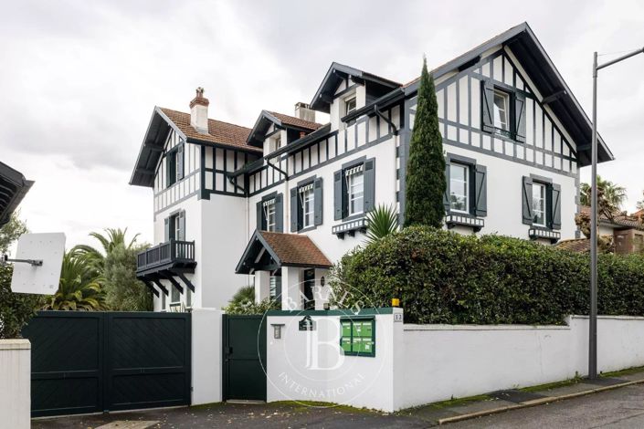 Image No.14-3 Bed Apartment for sale