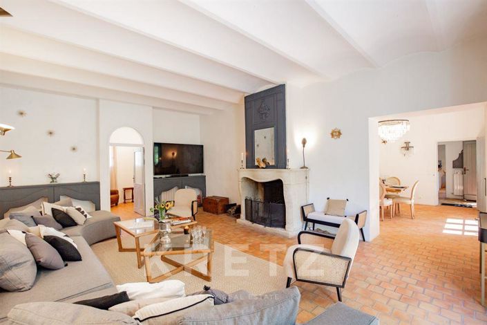 Image No.11-10 Bed House for sale