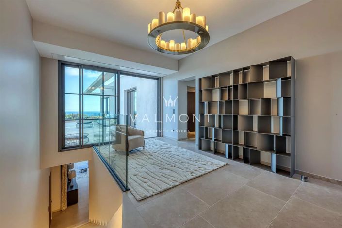 Image No.5-5 Bed House for sale