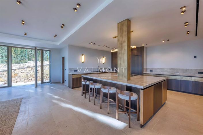 Image No.7-5 Bed House for sale