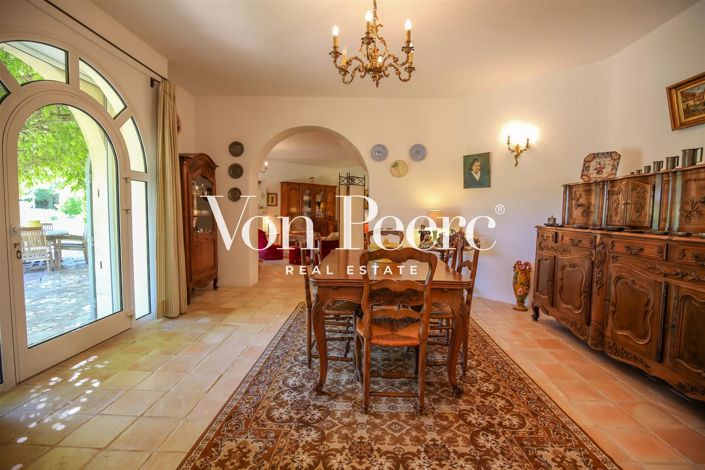 Image No.10-5 Bed House for sale