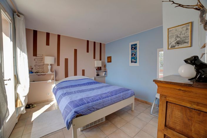 Image No.11-3 Bed House for sale