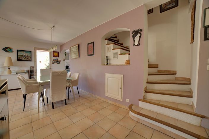 Image No.9-3 Bed House for sale