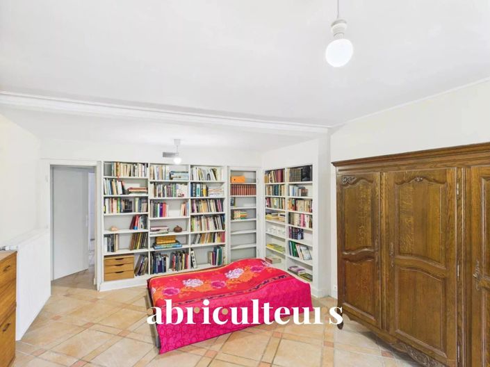 Image No.9-5 Bed House for sale