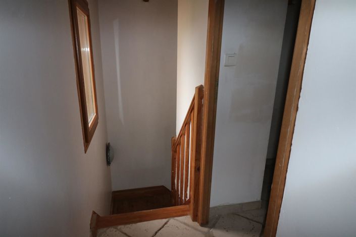 Image No.8-2 Bed House for sale