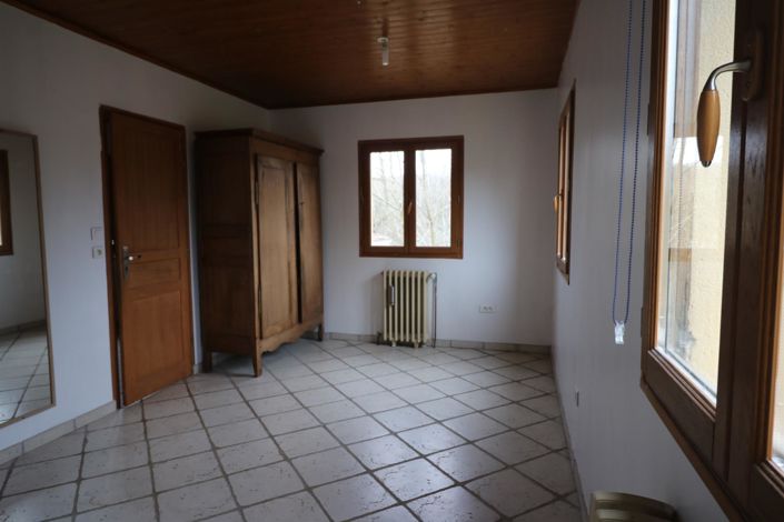 Image No.8-2 Bed House for sale