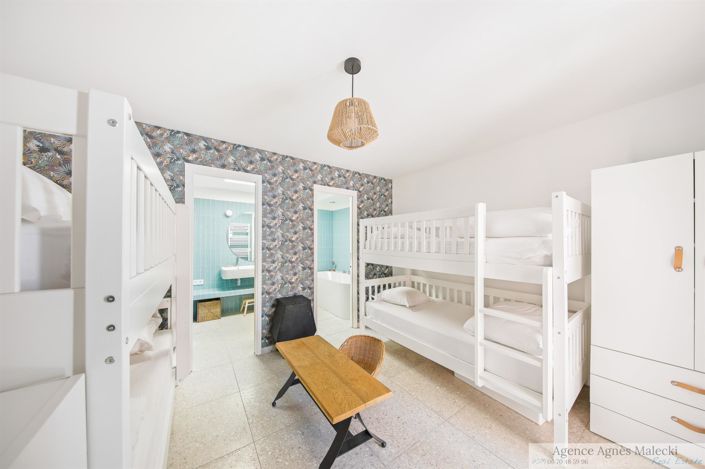 Image No.26-6 Bed House for sale