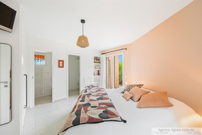 Image No.30-6 Bed House for sale