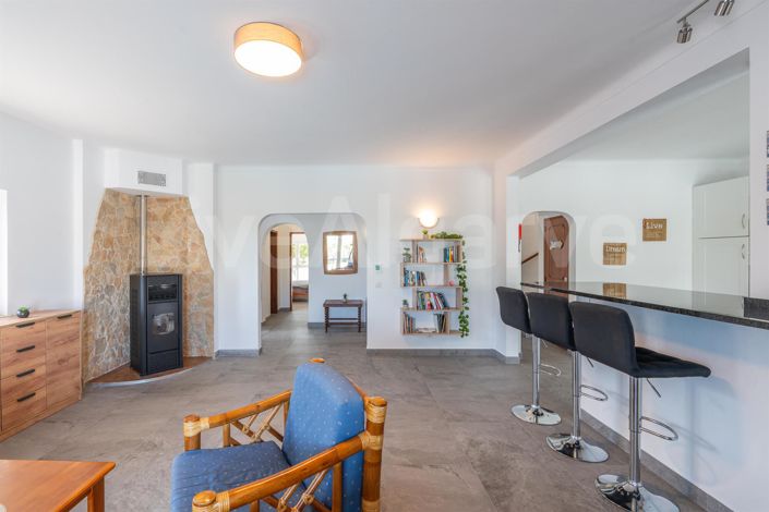 Image No.10-4 Bed House for sale