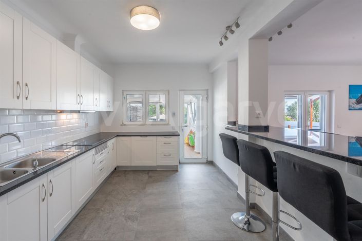 Image No.17-4 Bed House for sale