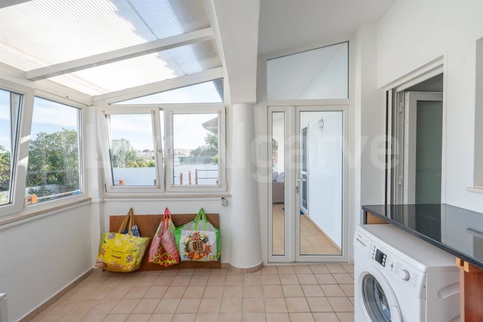 Image No.18-4 Bed House for sale