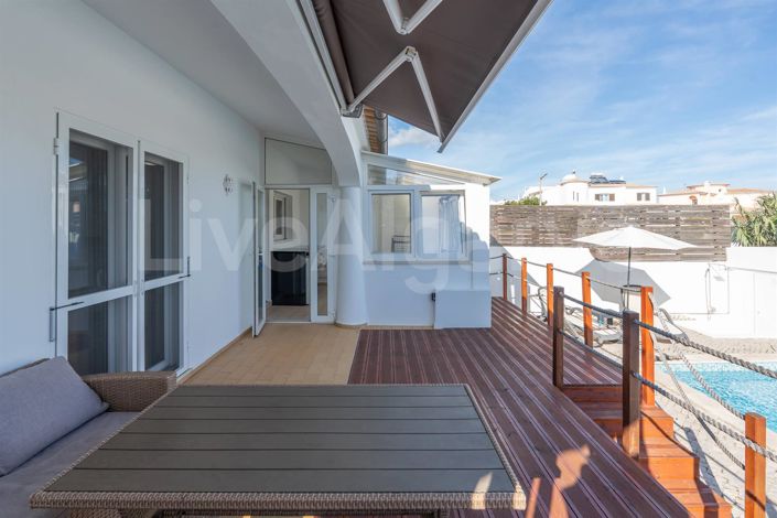 Image No.19-4 Bed House for sale