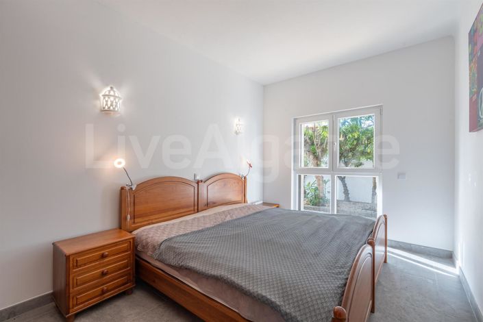 Image No.20-4 Bed House for sale