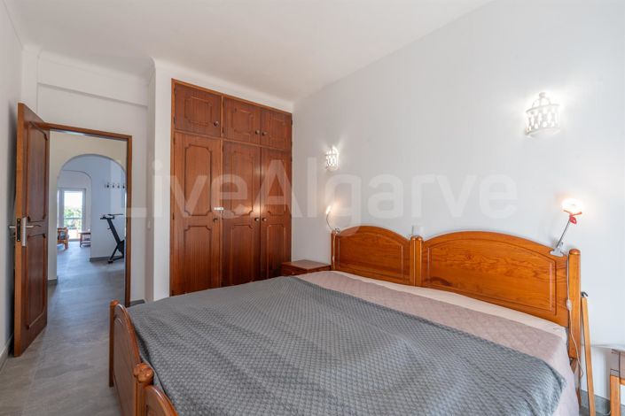 Image No.21-4 Bed House for sale