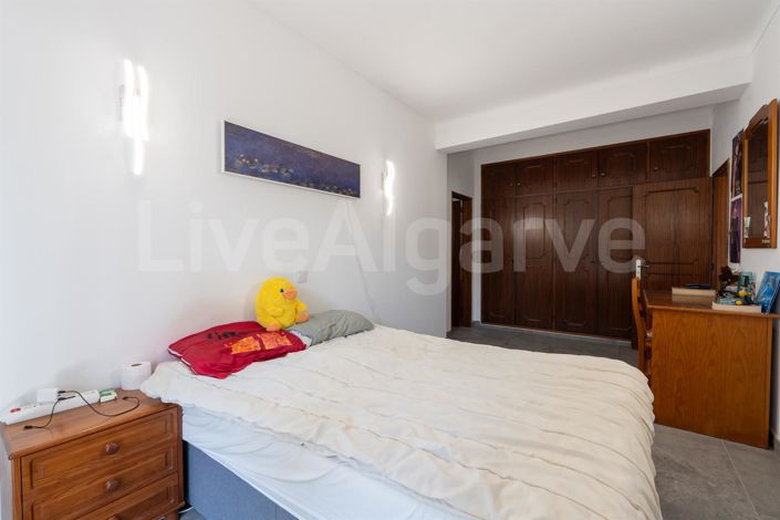 Image No.24-4 Bed House for sale