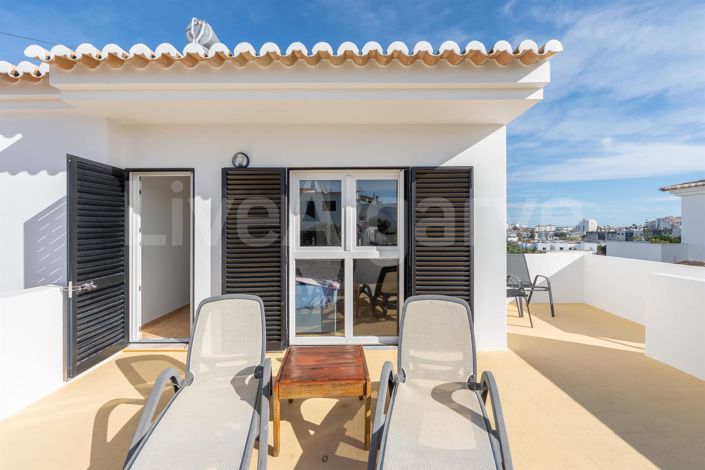 Image No.28-4 Bed House for sale