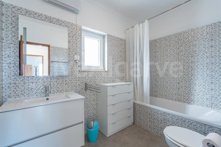 Image No.30-4 Bed House for sale