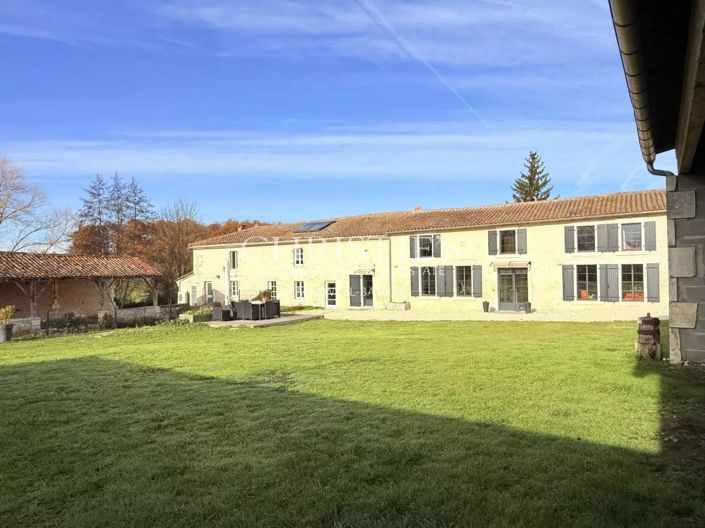 Image No.2-Maison de 4 chambres à vendre à Barbezieux-Saint-Hilaire