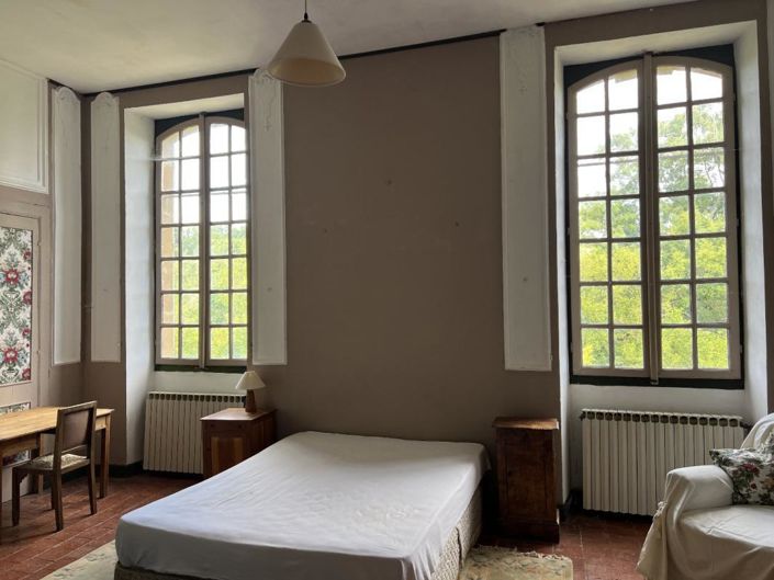 Image No.17-5 Bed Property for sale