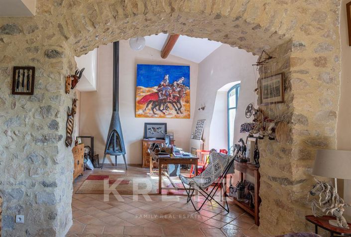 Image No.8-6 Bed House for sale