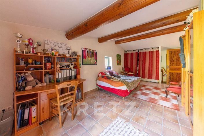 Image No.9-6 Bed House for sale