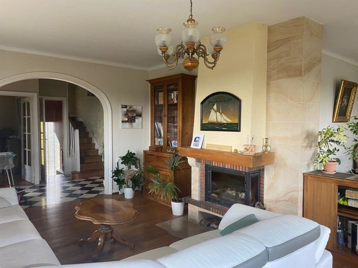 Image No.3-5 Bed House for sale