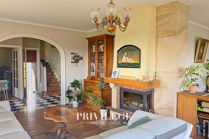 Image No.6-5 Bed House for sale