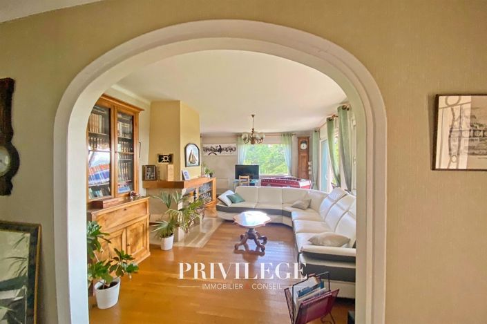 Image No.7-5 Bed House for sale