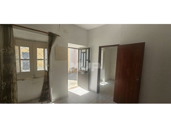 Image No.4-2 Bed House for sale