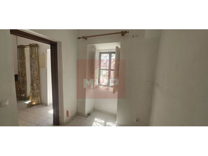 Image No.8-2 Bed House for sale