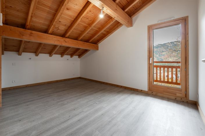 Image No.11-3 Bed House for sale