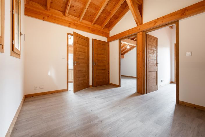 Image No.9-3 Bed House for sale