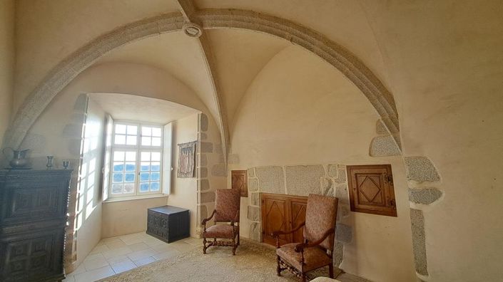 Image No.15-Propriété de 15 chambres à vendre à Saint-Germain-l'Herm