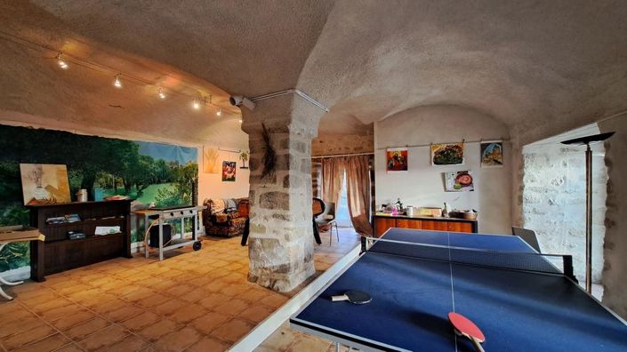 Image No.21-15 Bed Property for sale