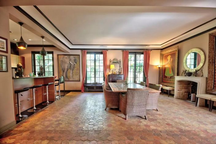 Image No.10-6 Bed Property for sale