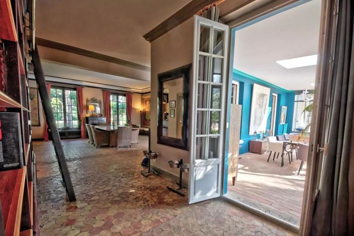 Image No.11-6 Bed Property for sale