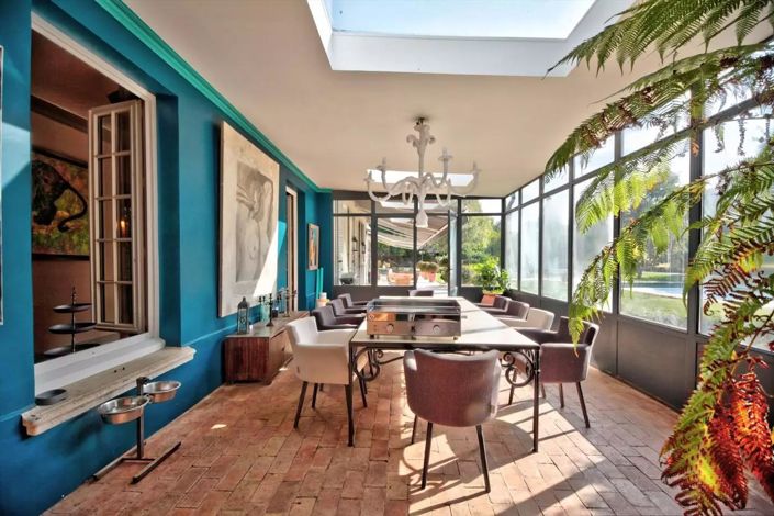 Image No.12-6 Bed Property for sale