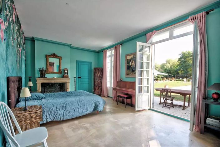 Image No.13-6 Bed Property for sale