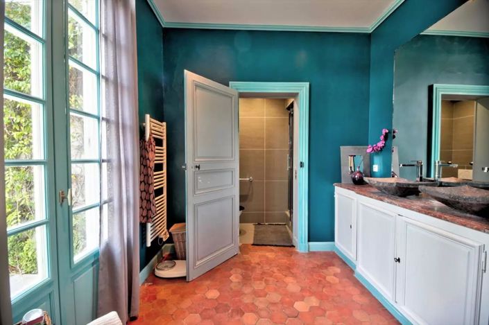 Image No.17-6 Bed Property for sale