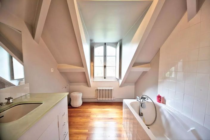 Image No.18-6 Bed Property for sale