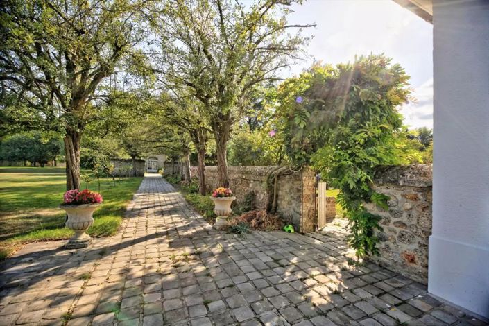 Image No.5-6 Bed Property for sale